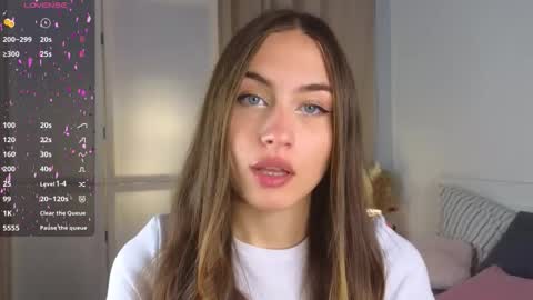 Snapshot of appleeepie chatting on September 25, 9:02 am Vicki online show from September 25, 9:02 am