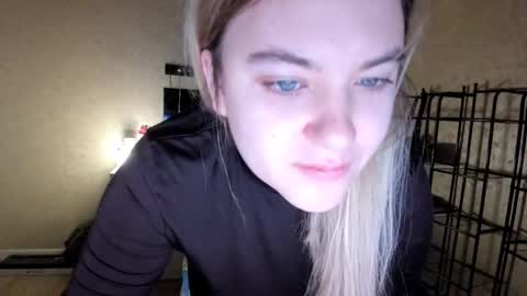 Snapshot of appleyummybuns chatting on November 3, 3:19 am appleyummybuns online show from November 3, 3:19 am