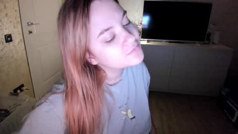 Snapshot of appleyummybuns chatting on December 2, 3:56 am appleyummybuns online show from December 2, 3:56 am