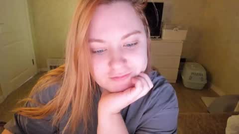 Snapshot of appleyummybuns chatting on February 16, 10:33 am appleyummybuns online show from February 16, 10:33 am