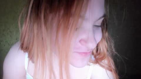 Snapshot of appleyummybuns chatting on March 12, 6:19 am appleyummybuns online show from March 12, 6:19 am