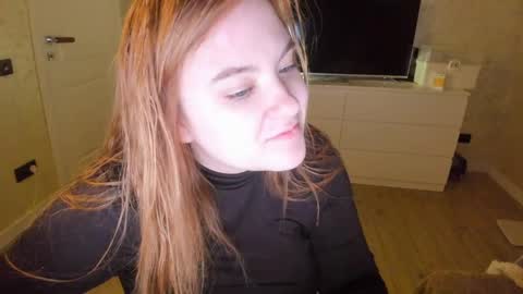 Snapshot of appleyummybuns chatting on March 27, 2:28 am appleyummybuns online show from March 27, 2:28 am