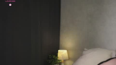 Snapshot of approche_toi_petite chatting on May 18, 1:50 pm Meghan online show from May 18, 1:50 pm