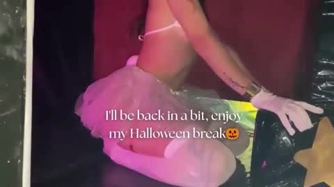 Snapshot of april_bennett chatting on October 22, 12:05 pm online show from October 22, 12:05 pm
