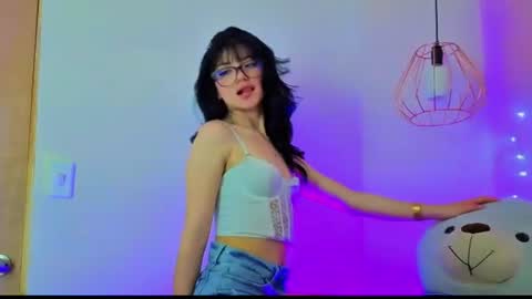 Snapshot of april_bennett chatting on June 23, 12:14 pm online show from June 23, 12:14 pm