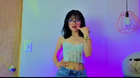 Snapshot of april_bennett chatting on June 27, 12:10 pm online show from June 27, 12:10 pm