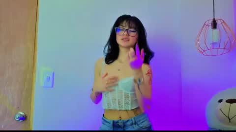 Snapshot of april_bennett chatting on June 30, 12:06 pm online show from June 30, 12:06 pm