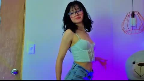 Snapshot of april_bennett chatting on July 3, 12:44 pm online show from July 3, 12:44 pm