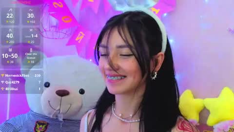 Snapshot of april_bennett chatting on July 6, 3:03 pm online show from July 6, 3:03 pm
