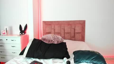 Snapshot of april_collinsxx chatting on May 15, 10:50 pm april collinsxx online show from May 15, 10:50 pm