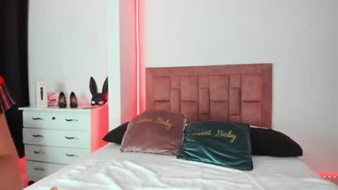 Snapshot of april_collinsxx chatting on June 8, 10:43 pm april collinsxx online show from June 8, 10:43 pm