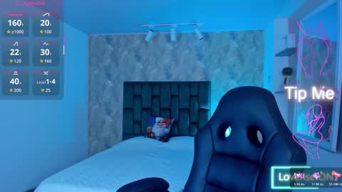 Snapshot of april_dumont chatting on December 18, 3:07 pm April online show from December 18, 3:07 pm