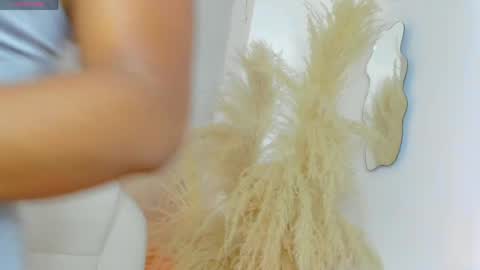 Snapshot of april_ebony18_ chatting on May 14, 10:33 am April online show from May 14, 10:33 am