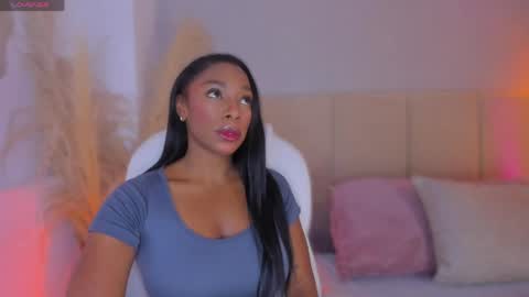 Snapshot of april_ebony18_ chatting on May 25, 10:43 am April online show from May 25, 10:43 am