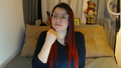 Snapshot of april_harrys chatting on December 17, 3:06 am April online show from December 17, 3:06 am