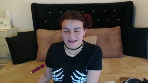 Snapshot of april_harrys chatting on September 10, 4:51 pm April online show from September 10, 4:51 pm