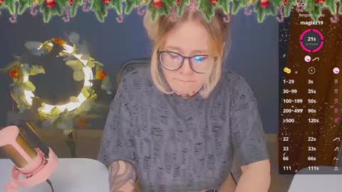 Snapshot of april_hentaigirl chatting on December 22, 7:21 pm    my special content  online show from December 22, 7:21 pm