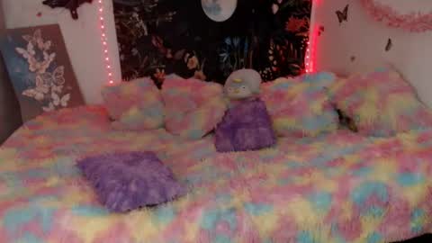 Snapshot of april_l6 chatting on June 1, 9:05 pm april_l6 online show from June 1, 9:05 pm