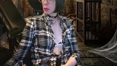 Snapshot of april_show_her chatting on February 26, 1:21 am April Strife online show from February 26, 1:21 am