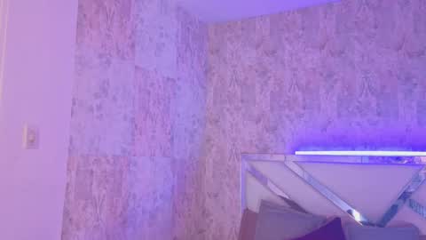 Snapshot of april_summer_ chatting on May 12, 9:34 pm Isabella online show from May 12, 9:34 pm