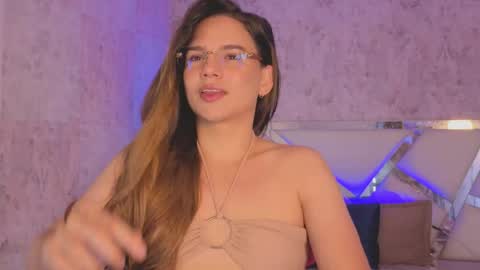 Snapshot of april_summer_ chatting on May 19, 9:32 pm Isabella online show from May 19, 9:32 pm
