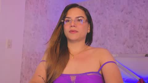 Snapshot of april_summer_ chatting on May 21, 10:06 pm Isabella online show from May 21, 10:06 pm