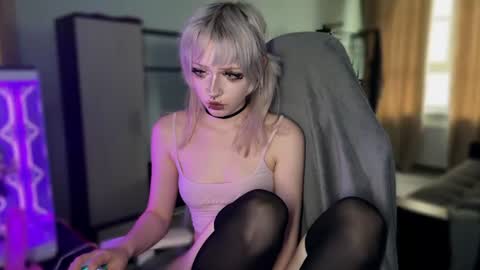 Snapshot of aprilcutie chatting on July 10, 5:15 pm april online show from July 10, 5:15 pm