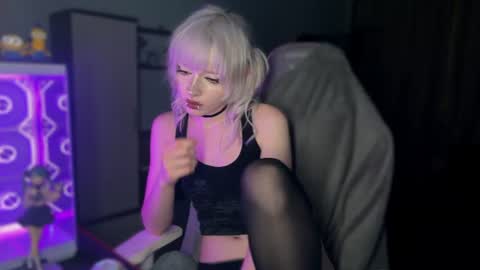 Snapshot of aprilcutie chatting on July 16, 8:48 pm april online show from July 16, 8:48 pm