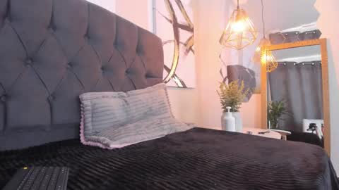 Snapshot of aprildeams chatting on February 28, 3:59 pm Cris online show from February 28, 3:59 pm