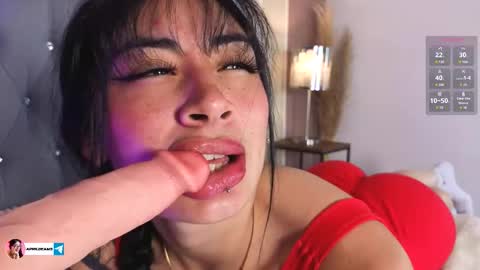 Snapshot of aprildeams chatting on October 22, 1:00 pm Cris online show from October 22, 1:00 pm