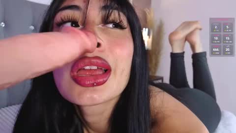 Snapshot of aprildeams chatting on November 3, 12:28 pm Cris online show from November 3, 12:28 pm