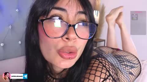 Snapshot of aprildeams chatting on December 1, 1:05 pm Cris online show from December 1, 1:05 pm