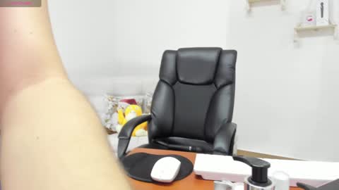 April online show from December 5, 8:22 pm