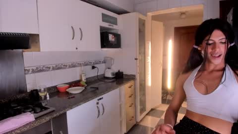 Snapshot of aprill_fox chatting on December 6, 9:10 am aprill_fox online show from December 6, 9:10 am