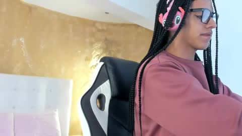 Snapshot of aprill_fox chatting on February 27, 3:04 am aprill_fox online show from February 27, 3:04 am