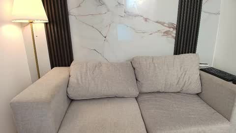 Snapshot of aprillross chatting on December 15, 12:31 pm aprillross online show from December 15, 12:31 pm