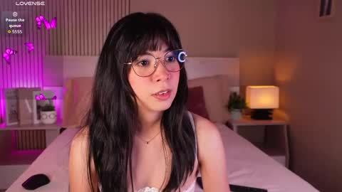Snapshot of aprilqueenie chatting on May 17, 7:43 pm aprilqueenie online show from May 17, 7:43 pm