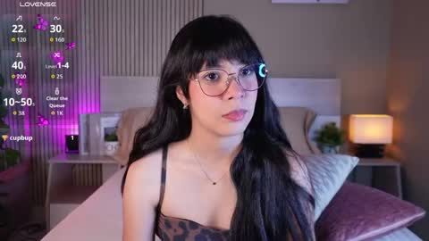 Snapshot of aprilqueenie chatting on June 8, 7:47 pm aprilqueenie online show from June 8, 7:47 pm
