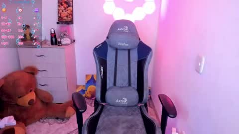 Snapshot of aqua_emilly chatting on March 20, 10:14 pm aqua emilly online show from March 20, 10:14 pm