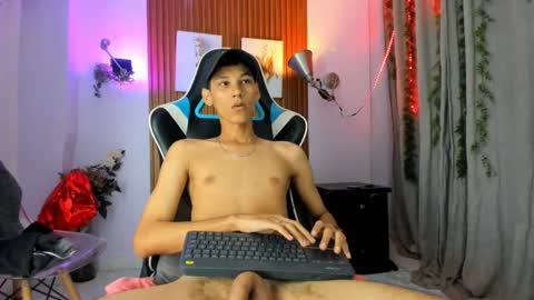 Snapshot of aquarius_xxx chatting on October 22, 11:43 am aquarius_xxx online show from October 22, 11:43 am