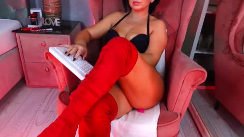 AQueenMonica online show from November 10, 4:33 am