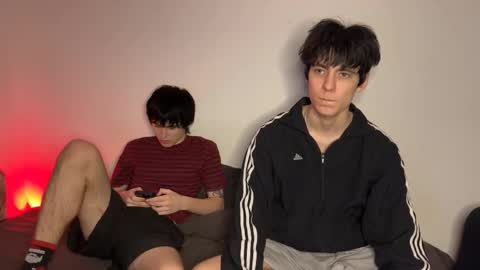 Snapshot of ar1zze chatting on January 7, 9:39 pm zik and kris online show from January 7, 9:39 pm