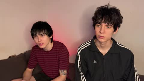 Snapshot of ar1zze chatting on January 12, 11:21 pm zik and kris online show from January 12, 11:21 pm