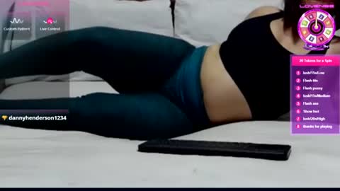Snapshot of arab_catwoman chatting on July 29, 6:22 am Arab Catwoman online show from July 29, 6:22 am