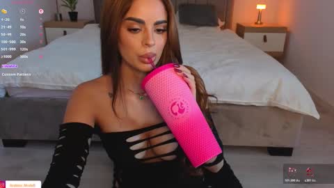 Snapshot of arabian_beautyy chatting on November 3, 9:43 am IsaBella online show from November 3, 9:43 am