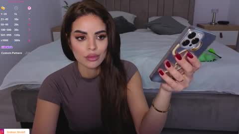 Snapshot of arabian_beautyy chatting on November 8, 11:54 am IsaBella online show from November 8, 11:54 am