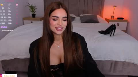 Snapshot of arabian_beautyy chatting on November 14, 9:19 am IsaBella online show from November 14, 9:19 am