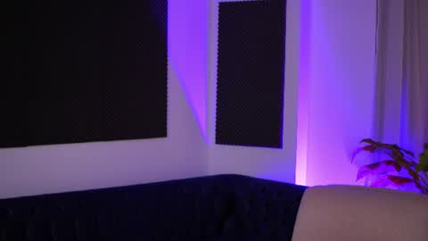 Snapshot of arabian_beautyy chatting on June 11, 7:23 pm IsaBella online show from June 11, 7:23 pm