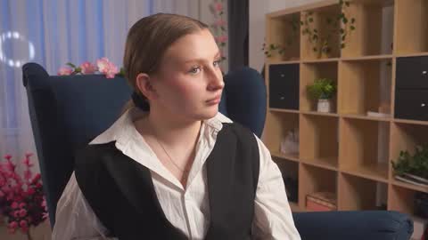 Snapshot of aracelieovaldi chatting on December 5, 4:10 am Valentina online show from December 5, 4:10 am