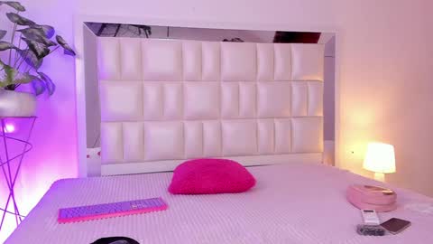 Snapshot of aradia_01 chatting on December 31, 5:33 am online show from December 31, 5:33 am